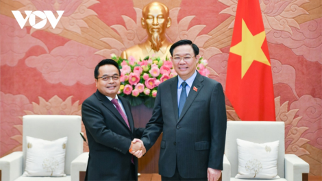 Chủ tịch Quốc hội Vương Đình Huện tr’lum lêng Kiểm toán k’tiêc k’ruung pr’zơc Lào