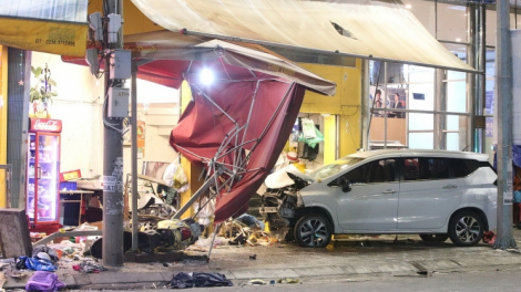 Lái xe ôtô bhrợ bhrêy tắh tu đươi dua ma tuý, búah bia