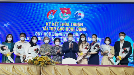 Quỹ học bổng Vừ A Dính đương đơp lâh 53 tỷ đồng đoọng k’rang bhrợ bh’rợ tr’zooi coh xã hội