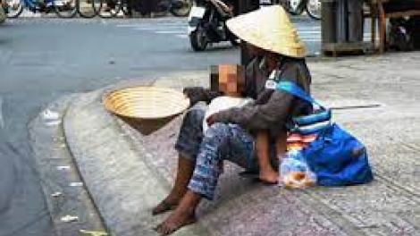 Bhrợ têng, k’dua p’niên k’tứi lươt nh’nhăn cha cha năc crêê ta toom tươc 15 ức đồng