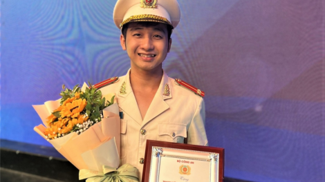 Trung úy Trịnh Hữu ĐệMuy cha năc đha đhâm tr’haanh âng Công an Cà Mau