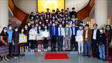 Thừa Thiên Huế: Haanh deh học sinh manuyh acoon coh ta béch