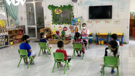 Trường học bấc F0, F1: Học sinh lâng giáo viên zêng k’rang k’pân