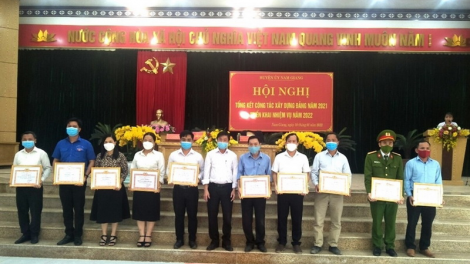 Đhanuôr Cơ Tu bhrợ têng ting cơnh Ava Hồ