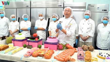Xay bhrợ liêm ghit đoọng xay bhrợ liêm choom coh bh’rợ câl đươi chr’noh chr’bêệt, bh’năn băn