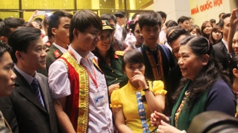 Zooi đoọng học sinh, trường phổ thông cóh chr’val, vel pa bhlâng zr’nắh k’đháp