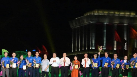 P’căn Tòng Thị Phóng, Phó Chủ tịch Thường trực Quốc hội pấh Tổng kết g’lúh bhrợ têng “Lang p’niên Việt Nam hay k’noọ râu xay moon cóh Di chúc ting dzung ava Hồ”