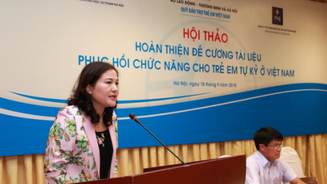 Prang k’tiếc k’ruung vêy k’dâng 200 r’bhâu p’niên tự kỷ