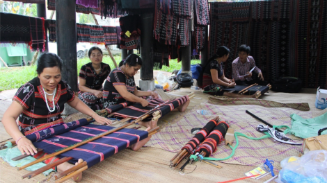 P’têêt k’rong bhrợ zr’lụ đha nuôr acoon coh lâng da ding ca coong