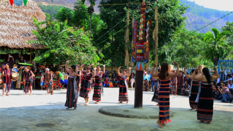 Đhr’niêng bh’rợ pr’ngooch âng dha nuôr Cơ Tu coh chr’hoong Tây Giang
