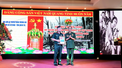 Tr’lum mặt haanh déh t’ngay truyền thống Bộ đội Trường Sơn