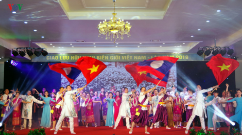 Bh’rợ xa nay giao lưu zr’ziêng c’noong k’tiếc Việt Nam – Lào: Za zum toọm Sê Pôn