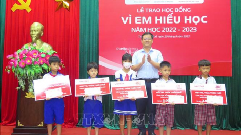 Thừa Thiên Huế: Pa đớp đoọng 420 hun học bổng Tu p’niên zay học