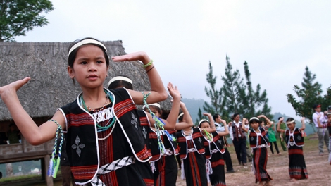 C’bhúh n’đhưng n’toong p’niên k’tứi Tây Giang