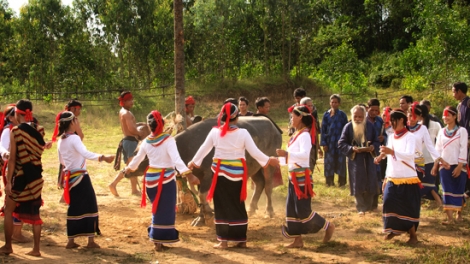 Bhiệc bhan đắh t’rí âng ma nưíh Cor-Đợ râu k’đháp loom pa chắp