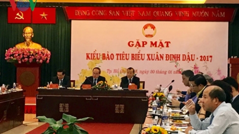 Chủ tịch Ủy ban Trung ương MTTQ Việt Nam Nguyễn Thiện Nhân ting pấh tr’lưm mặt đhanuôr hêê ắt mamông cóh k’tiếc k’ruung lơơng