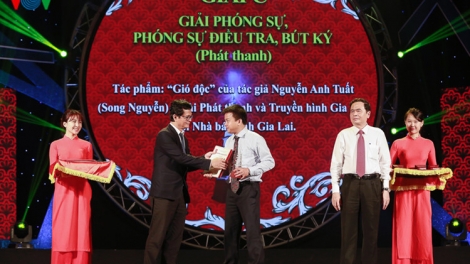 Cher đoọng ch’ner báo chí prang k’tiếc k’ruung ooy xa nay bh’rợ bhrợ pa dưr Đảng cóh g’lúh tr’nơớp