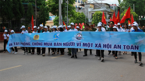 Lạng Sơn: Bấc bh’rợ ting bhrợ têng “T’ngay pazêng đhanuôr đương zêl cha groong pa câl acoon ma nuýh”