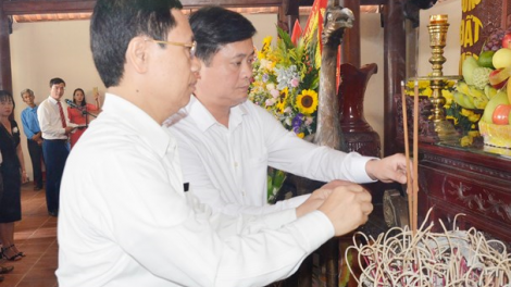 Nghệ An: Bắt hương hay k’noọ 77 c’moo t’ngay bil đồng chí Lê Hồng Phong
