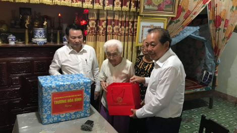 Phó Thủ tướng Trương Hoà Bình tước lum lêy apêê a Mế Việt Nam anh hùng đhị tỉnh Quảng Bình