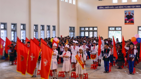 Quảng Trị: Bhiệc bhan khai giảng doó vêy t’păr bóng , căh vêy bh’cộ tước pấh prá xay