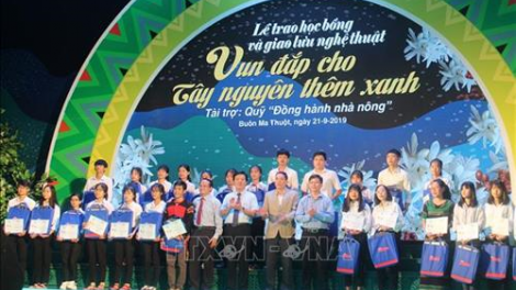 Cher đoọng học bổng: Zup zooi c’rơ tươc ooy trường đoọng ha apêê sinh viên t’mêê lum pr’ăt tr’mông zr’năh k’đhap đhị zr’lụ Tây Nguyên