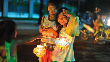 Têêm ngăn Tết Trung thu zr’lụ da ding ca coong Đông Giang