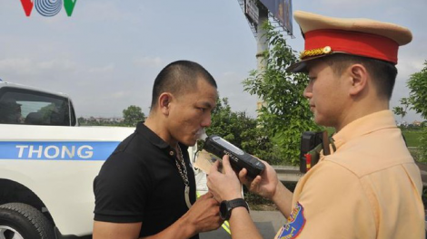 Tọom k’nặ 15.000 cha nắc bọol pưa a lắc bia ha dợ pa đhiêr xe cóh 1 c’xêê lêy cha mệêt pa zêng