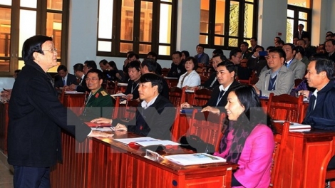Lớp záo pủi cán bộ cao cấp: Cáp puổn pầu hang Đảng nhây khzaz tò con