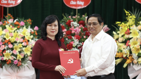 Khua knŭk kna bi klă jao klam ngă khua phŭn bruă mdrao mgŭn kơ aduôn Đào Hồng Lan