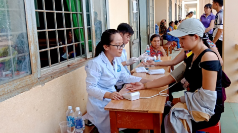 Daklak: Gum hro\m hăng khul đah kơmơi  [ơi guai lo\n ia