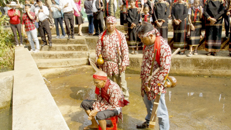 Ngă yang pin ia – Pơpu\ kơ yang ia  mơng djuai ania Êđê