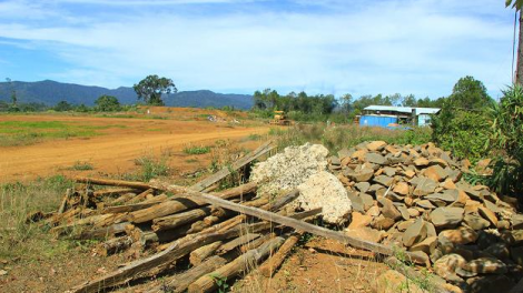 Kontum: Hao hac\ kơc\ăo bruă tuh pơ alin, lo\n lui soh amăng kual pla a`ăm, bơnga [ơi lo\n rơ-ơ\ Măng Đen