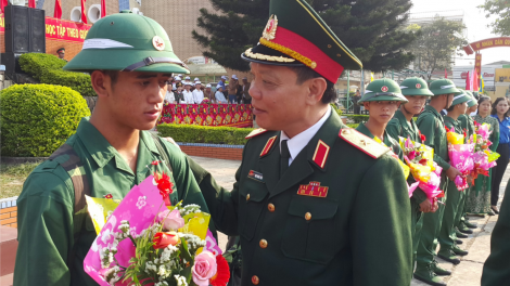 Hơdôm boh tơring ]ar kual C|ư\ Siăng pơphun Ngă lơphet jao c\ơkă tơhan thun 2018