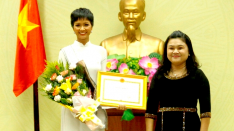 Khoa tơring ]ar Daklak bưp [o# mơta Dra ju\ hiam H’ Hen Niê