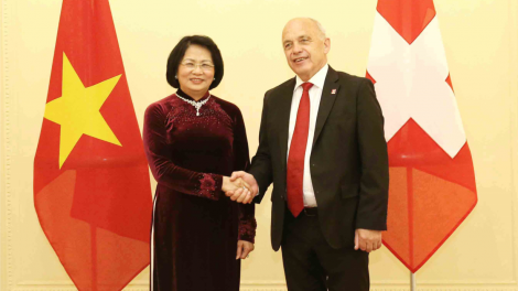 Kơ-iăng Khoa mir sir yă Đặng Thị Ngọc Thịnh tu\ jum Khoa mir sir Thuỵ Sỹ