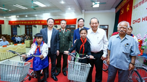 Kơ-iăng Khua dêh ]ar ta ơi Trương Hoà Bình [ơk gơnam tam kơ ]ơđai sang hră Tuyên Quang
