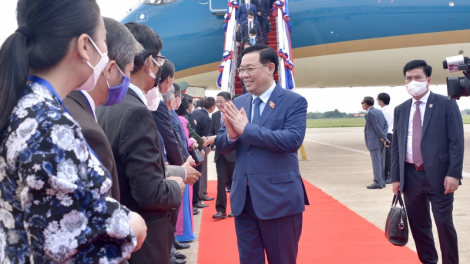 Khua git gai pơ ala mơnuih ƀôn sang ơi Vương Đình Huệ nao čuă dêh čar Lao