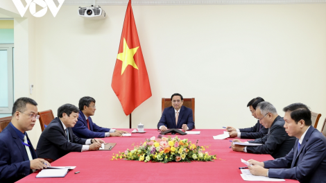 Khua dêh čar ta ơi Phạm Minh Chính pơhiăp telephone hăng Khua dêh čar Hàn Quốc