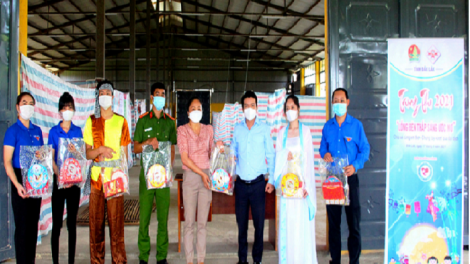 Dak Lăk: Jơlan hơdră “Apui kơđen dian tŭi rơđah tơlơi kiăng khăp” hăng ƀing čơđai ƀơi anih glăk duang dar hăng pơjrao mơnuih ƀă klin Covid-19