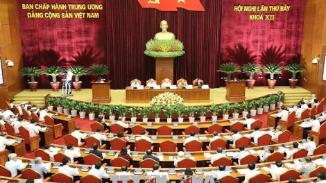Ồng Trần Thanh Mẫn mờ ồng Trần Cẩm Tú geh pồ bơtơl tàm Ban Bí thư