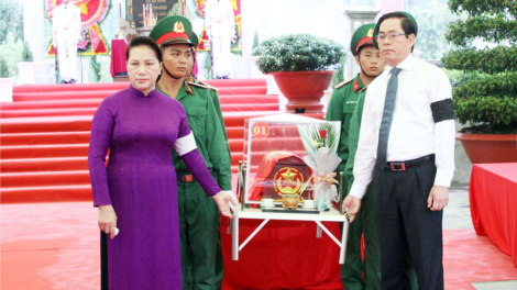 Chủ tịch Quốc hội tus bal dơ\ ies mờ tơp [ơồc ntìng cau ling chơt màng tàm càr Tây Ninh