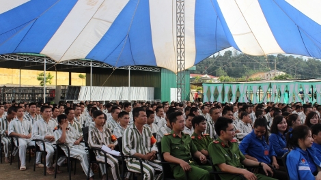 Daknông: Rlau 1 rbô na\ cau jàm geh tus bal mờ broa\ lơh: Pờ àng  bơta kơp kờ` ngai rê wơl