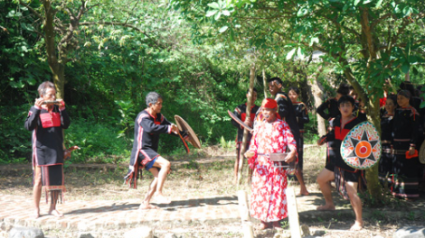 Lơh yàng dà mbòr bơh cau Rơđê: Cau krơi ờ geh tus bal