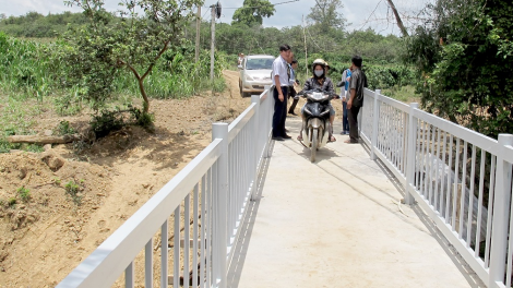 Dak Lak: Ala\ broa\ lơh ơruh pơnu lơh bal bơt bơtàu [òn lơgar pa