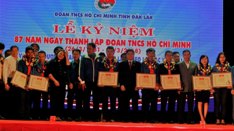 Ală càr Tây Nguyên geh uă broă lơh di tơnkah ngai crơng gơs Đoàn TNCS Hồ Chí Minh