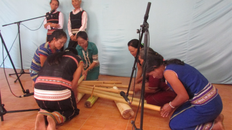 Đơs crih kòn cau Sêdang- Bal hia\ mờ jơh nùs ngan