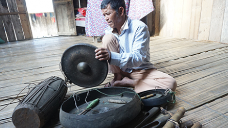 Mpong sùm sap ntas cing mồng Mơ Nâm