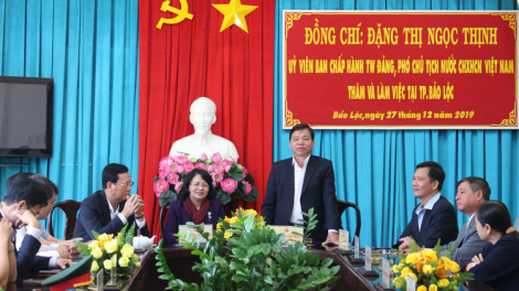 Phó Chủ tịch lơgar, mò Đặng Thị Ngọc Thịnh còp mờ lơh broă tàm [òn dờng Bảo Lộc, càr Lâm Đồng