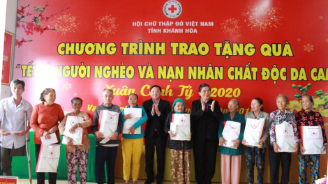Phó Chủ tịch Quốc hội, mò Tòng Thị Phòng lòt còp làng bol tiah dà lềng càr Khánh Hòa